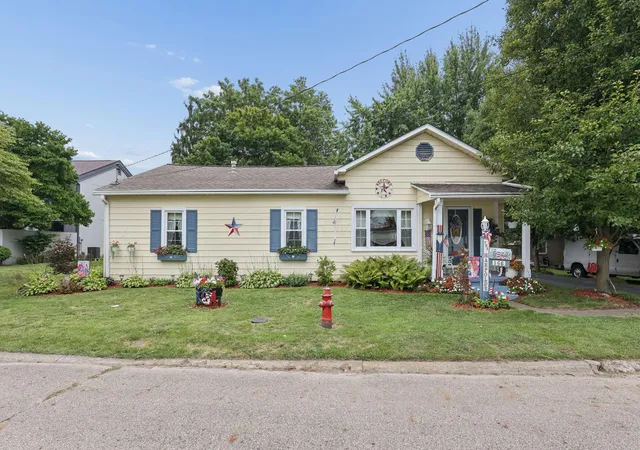 2nd image of 166 New Hampshire Ave, London, OH 43140 | MLS# 226028416