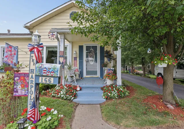 Photo 3 of Single family home for sale at 166 New Hampshire Ave, London, OH 43140 | MLS# 226028416 | Listing updated on 2026-09-21
