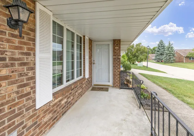 Listing Photo 4 - Condo for sale in building located at 851st Cir Dr, London, OH 43140 - Unit #32