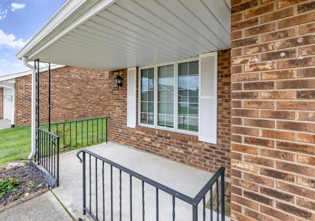 Listing Photo 5 - Condo for sale in building located at 851st Cir Dr, London, OH 43140 - Unit #32