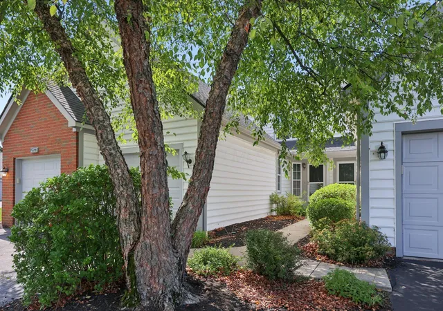 2nd image of 2179 Victoria Park Dr, Columbus, OH 43235 | MLS# 226029398