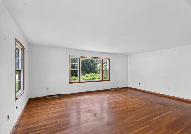 Photo 2 of Single family home for sale at 146 Oakland Blvd NE, Newark, OH 43055 | MLS# 226028877 | Listing updated on 2026-09-18
