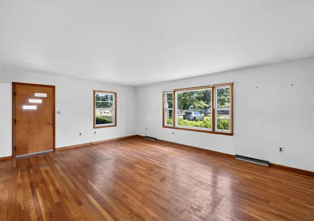 Photo 3 of Single family home for sale at 146 Oakland Blvd NE, Newark, OH 43055 | MLS# 226028877 | Listing updated on 2026-09-18