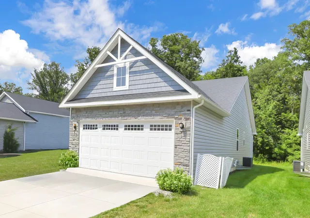 Photo 4 of Single family home for sale at 880 Buchloe Dr, Marysville, OH 43040 | MLS# 226028550 | Listing updated on 2026-09-09