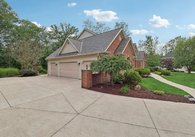Photo 3 of Sale Pending at 37540 Delamere Ct, Solon, OH 44139 | MLS# 226028491 | Listing updated on 2026-08-24