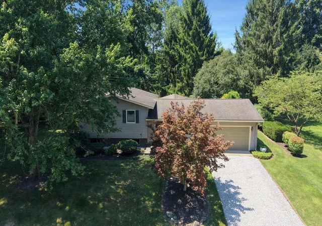 Photo 3 of Single family home for sale at 634 Knoll Dr, Granville, OH 43023 | MLS# 226030033 | Listing updated on 2026-09-22