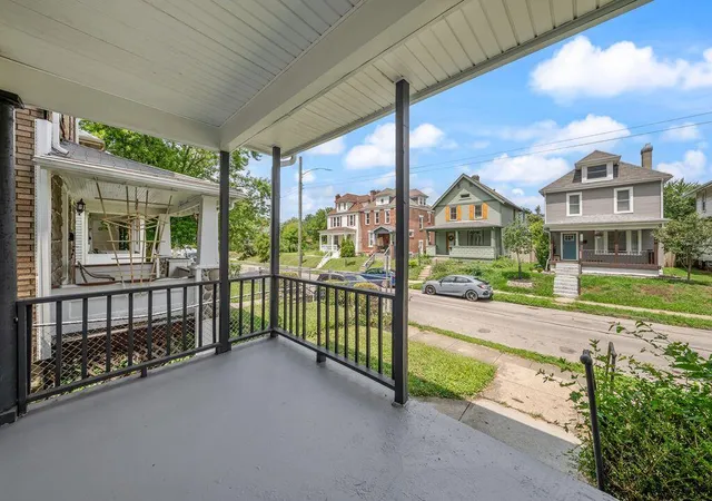 3rd image of 661 Siebert St, Columbus, OH 43206 | MLS# 226028790