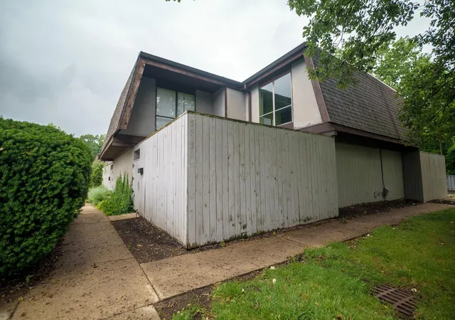 1st image of 5475 Worthington Forest Pl, Columbus, OH 43229 | MLS# 226028548