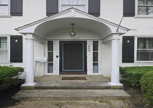 Photo 3 of Single family home for sale at 404 E Chillicothe Ave, Bellefontaine, OH 43311 | MLS# 226028562 | Listing updated on 2026-09-21