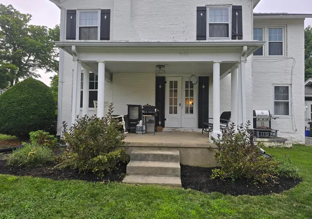 Photo 4 of Single family home for sale at 404 E Chillicothe Ave, Bellefontaine, OH 43311 | MLS# 226028562 | Listing updated on 2026-09-21