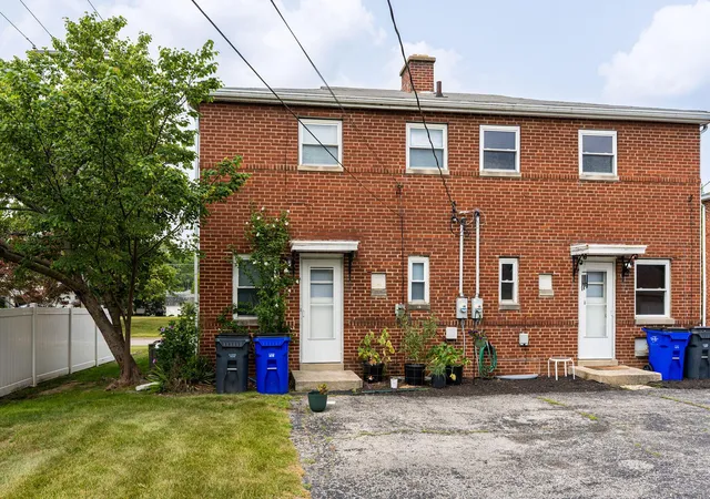 Listing Photo 4 - Condo for sale in building located at 1887-1891 Kentwell Rd, Columbus, OH 43221
