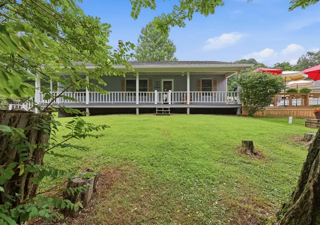 1st image of 1550 Pinkerton Ln, Zanesville, OH 43701 | MLS# 226031217