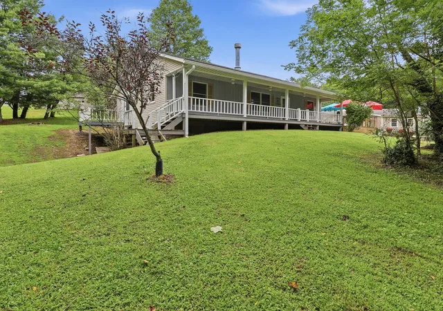 2nd image of 1550 Pinkerton Ln, Zanesville, OH 43701 | MLS# 226031217