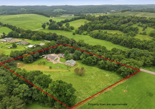 4th image of 1550 Pinkerton Ln, Zanesville, OH 43701 | MLS# 226031217