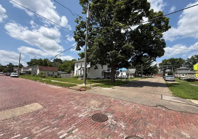 2nd image of 307 E Burgess St, Mount Vernon, OH 43050 | MLS# 226028569