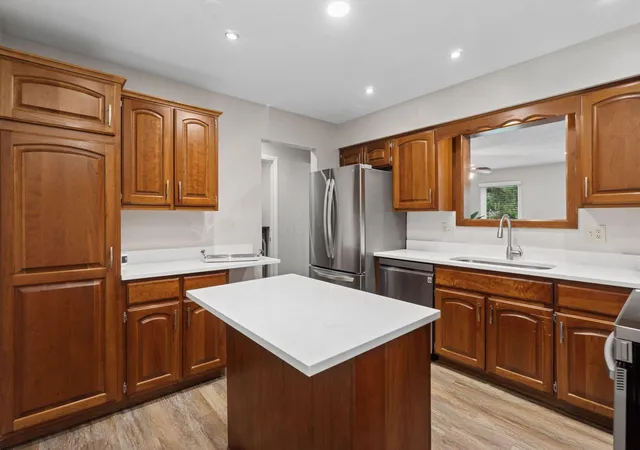 Photo 4 of Single family home for sale at 654 Jonsol Ct, Columbus, OH 43230 | MLS# 226029075 | Listing updated on 2026-09-21