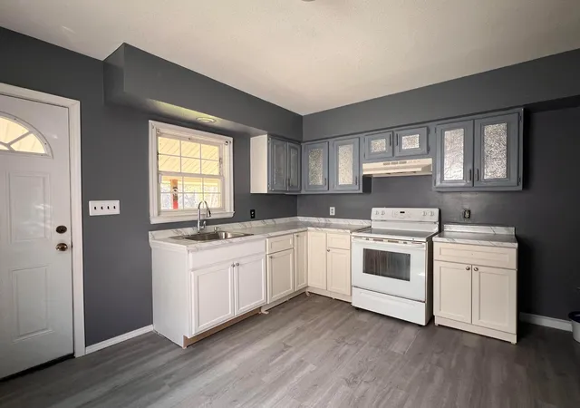 Listing Photo 5 - Condo for sale in building located at 189/191 Clinton St, Newark, OH 43055 - Unit #2