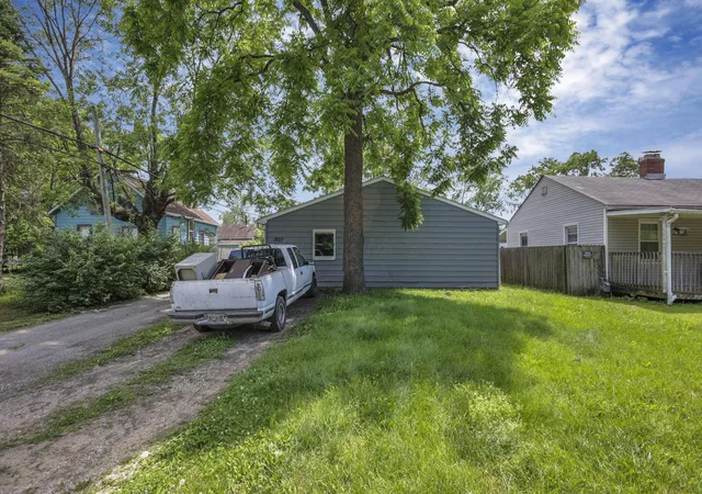 Photo 3 of Multi family home for sale at 1827 E Lakeview Ave, Columbus, OH 43224 | MLS# 226028620 | Listing updated on 2026-09-28