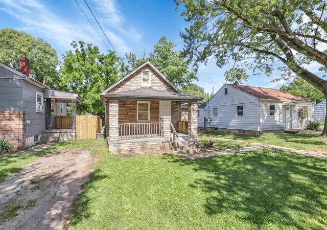 Photo 2 of Single family home for sale at 2717 Mcguffey Rd, Columbus, OH 43211 | MLS# 226028617 | Listing updated on 2026-09-03