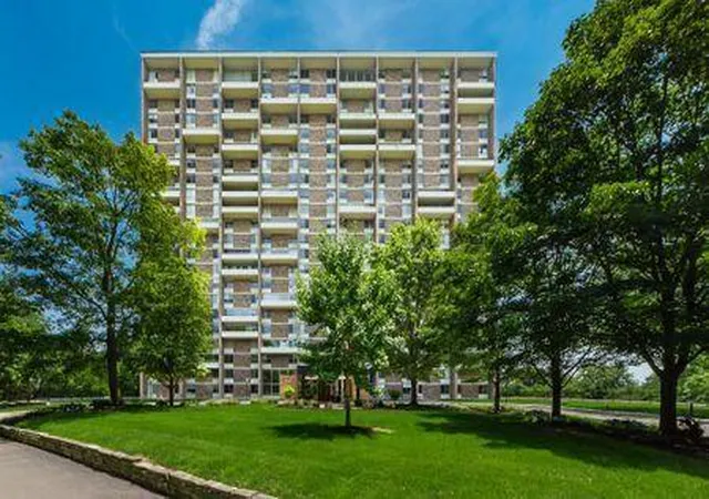 Listing Photo 2 - Condo for sale in building located at 1000 Urlin Ave, Columbus, OH 43212 - Unit #15