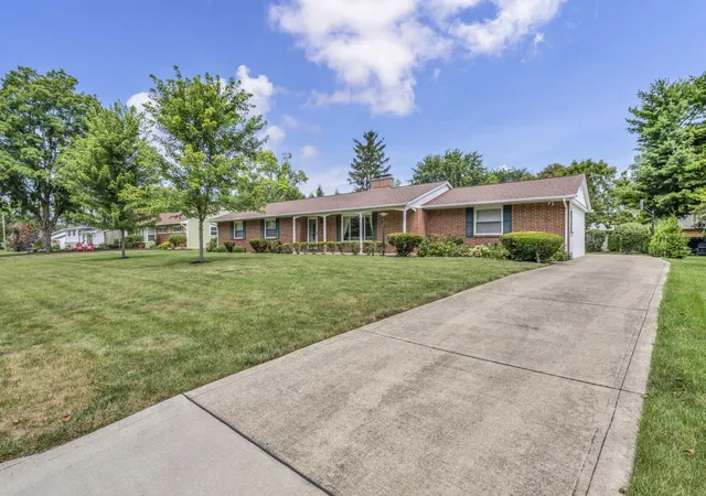 Photo 3 of Single family home for sale at 2052 Haviland Rd, Columbus, OH 43220 | MLS# 226028670 | Listing updated on 2026-09-14