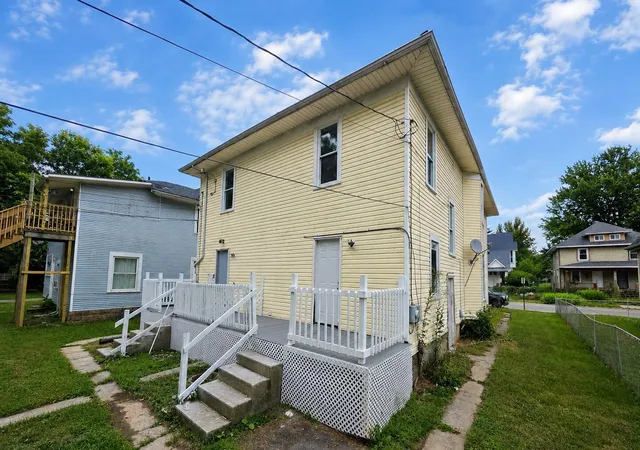 Listing Photo 4 - Condo for sale in building located at 1325-1327 Clifton Ave, Springfield, OH 45505