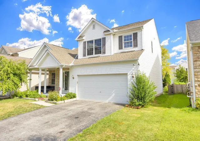 Photo 3 of Single family home for sale at 6962 Onyxbluff Ln, Blacklick, OH 43004 | MLS# 226028773 | Listing updated on 2026-09-13