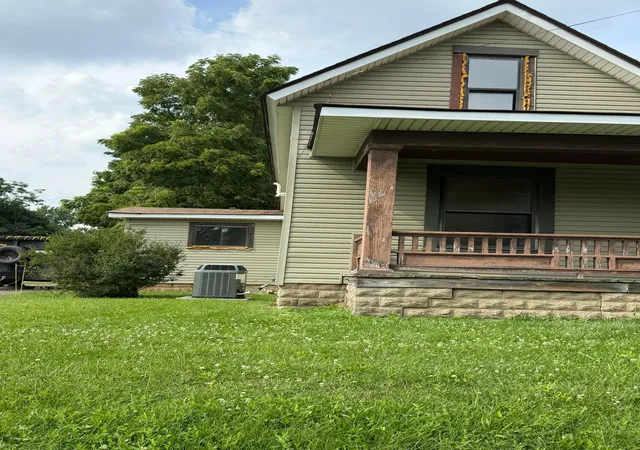 3rd image of 832 W 4Th St, Marysville, OH 43040 | MLS# 226029064