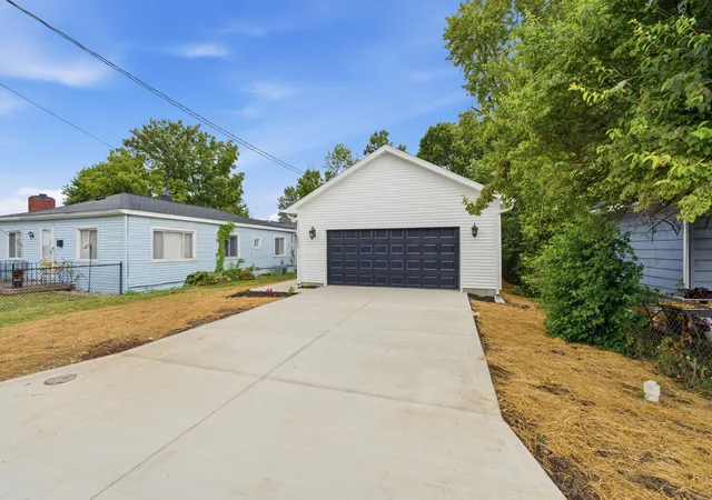 2nd image of 1004 John St, Washington Court House, OH 43160 | MLS# 226028860