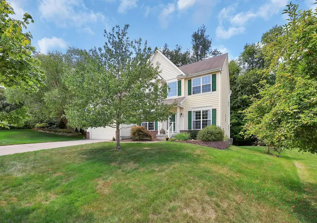 Photo 3 of Single family home for sale at 2602 Crestview Woods Dr, Newark, OH 43055 | MLS# 226029792 | Listing updated on 2026-09-11