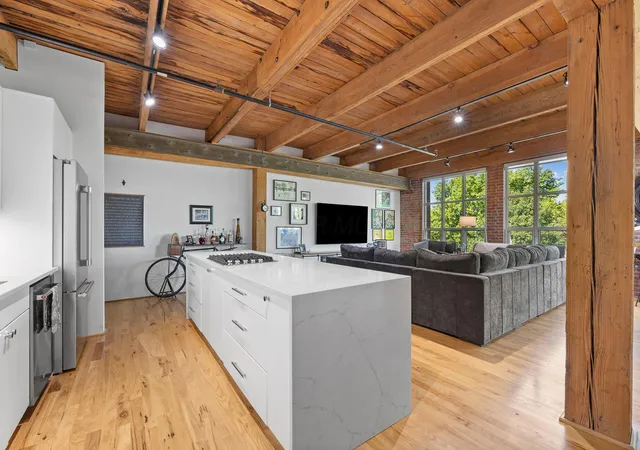 Photo 3 of Condo for sale at 448 W Nationwide Blvd #321, Columbus, OH 43215 | MLS# 226029918 | Listing updated on 2026-09-10
