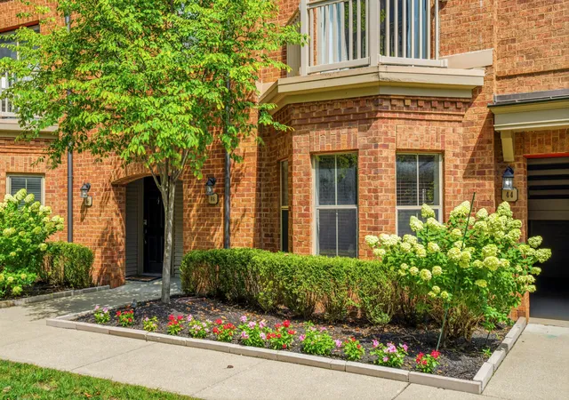 1st image of 46 Victorian Gate Wy, Columbus, OH 43215 | MLS# 226028834