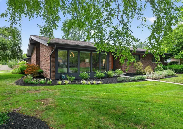2nd image of 2567 Scottwood Rd, Columbus, OH 43209 | MLS# 226028859