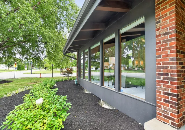 3rd image of 2567 Scottwood Rd, Columbus, OH 43209 | MLS# 226028859