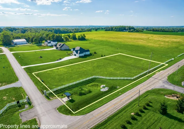 1st image of 215 Jonathan Trl, Canal Winchester, OH 43110 | MLS# 226029024