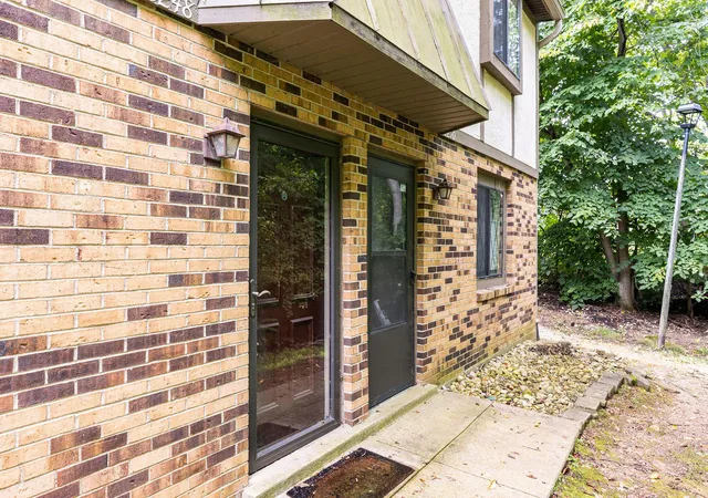 2nd image of 3248 Summertime Ct #19, Columbus, OH 43221 | MLS# 226029235