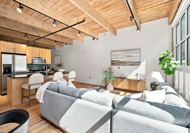 2nd image of 448 W Nationwide Blvd #204, Columbus, OH 43215 | MLS# 226028889