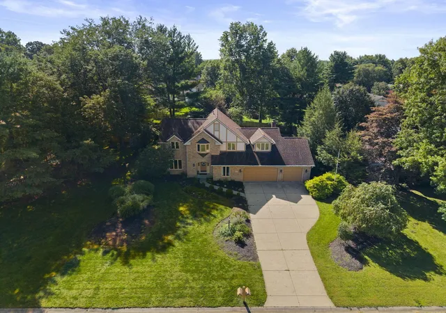 Photo 3 of Single family home for sale at 8860 Shenandoah Dr Nw, Pickerington, OH 43147 | MLS# 226032013 | Listing updated on 2026-09-08