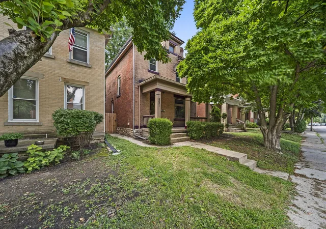 3rd image of 951 Mount Pleasant Ave, Columbus, OH 43201 | MLS# 226029192