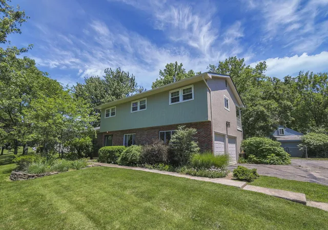 2nd image of 830 Harvest Lane Ct, Columbus, OH 43213 | MLS# 226028961