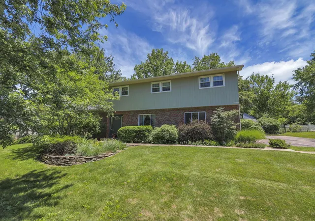 3rd image of 830 Harvest Lane Ct, Columbus, OH 43213 | MLS# 226028961