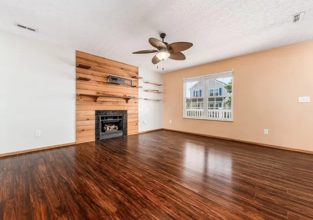 Photo 3 of Condo for sale at 1376 Phlox Ave #180, Blacklick, OH 43004 | MLS# 226028988 | Listing updated on 2026-09-01