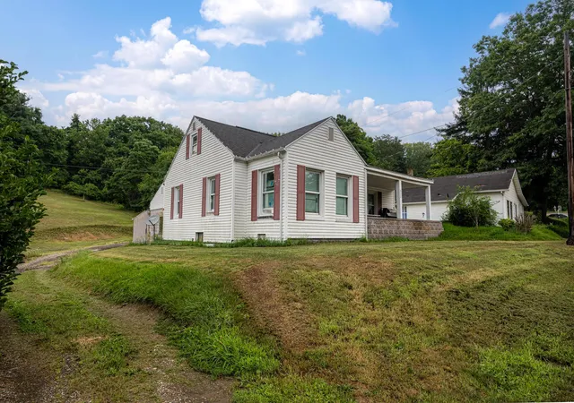3rd image of 1822 Chestnut St, Coshocton, OH 43812 | MLS# 226028995
