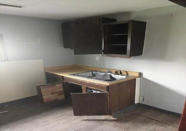 4th image of 811 E Como Ave, Columbus, OH 43224 | MLS# 226029191