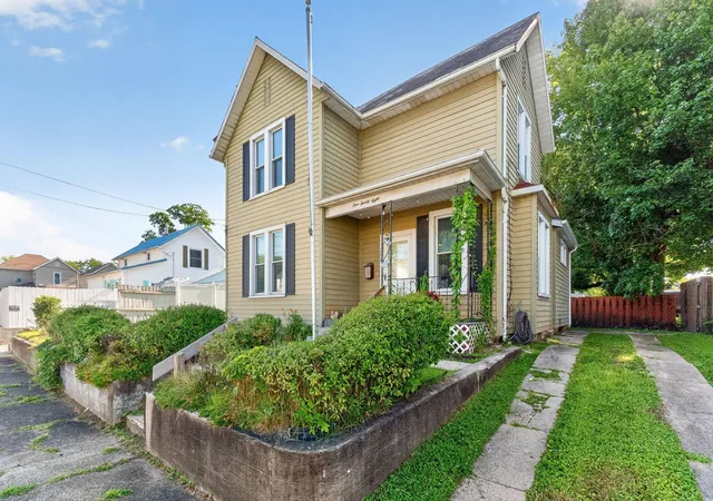 1st image of 128 N 9th St, Newark, OH 43055 | MLS# 226029071