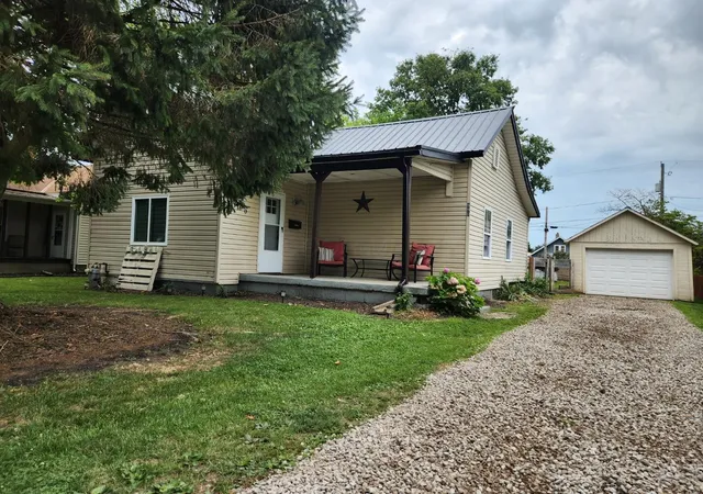 Photo 3 of Single family home for sale at 990 Woodlawn Ave, Newark, OH 43055 | MLS# 226029099 | Listing updated on 2026-09-14