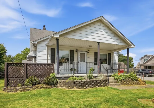 2nd image of 3203 Lockbourne Rd, Columbus, OH 43207 | MLS# 226029181