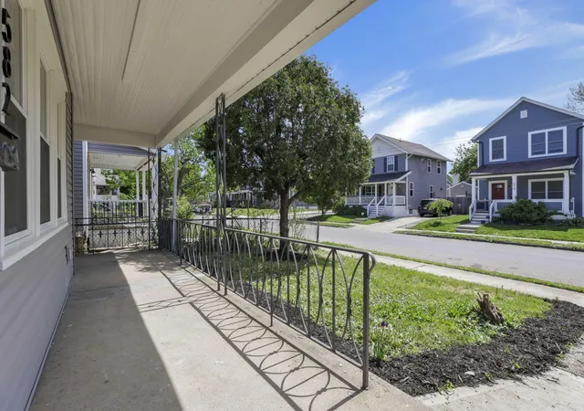 3rd image of 582 Siebert St, Columbus, OH 43206 | MLS# 226029559
