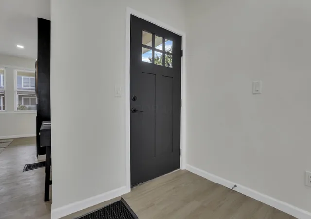 5th image of 582 Siebert St, Columbus, OH 43206 | MLS# 226029559