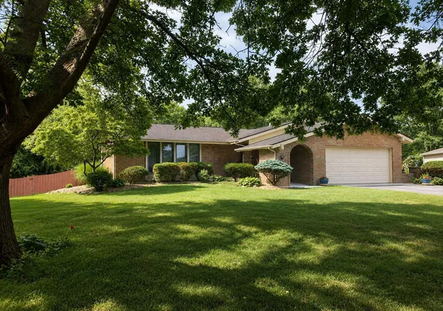 1st image of 300 Heather Ln, Powell, OH 43065 | MLS# 226029286